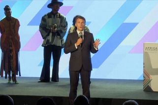 „Naprostý nedostatek respektu“. Macron krotil hlučící publikum na summitu v Africe - Novinky
